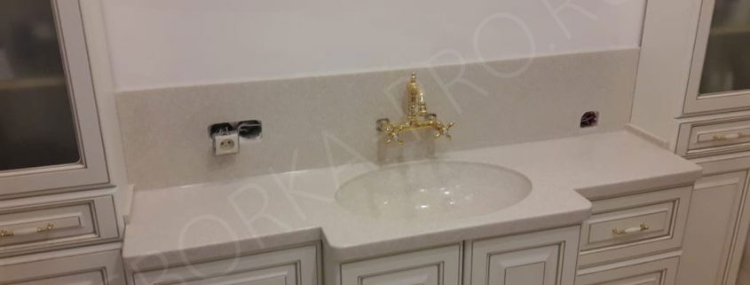 столешница в ванну со стеновой панелью