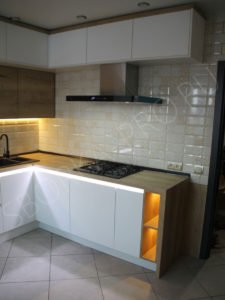 Белая матовая кухня с провилем GOLA LED