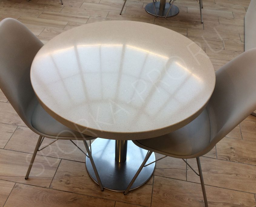стол из искусственного камня для кафе